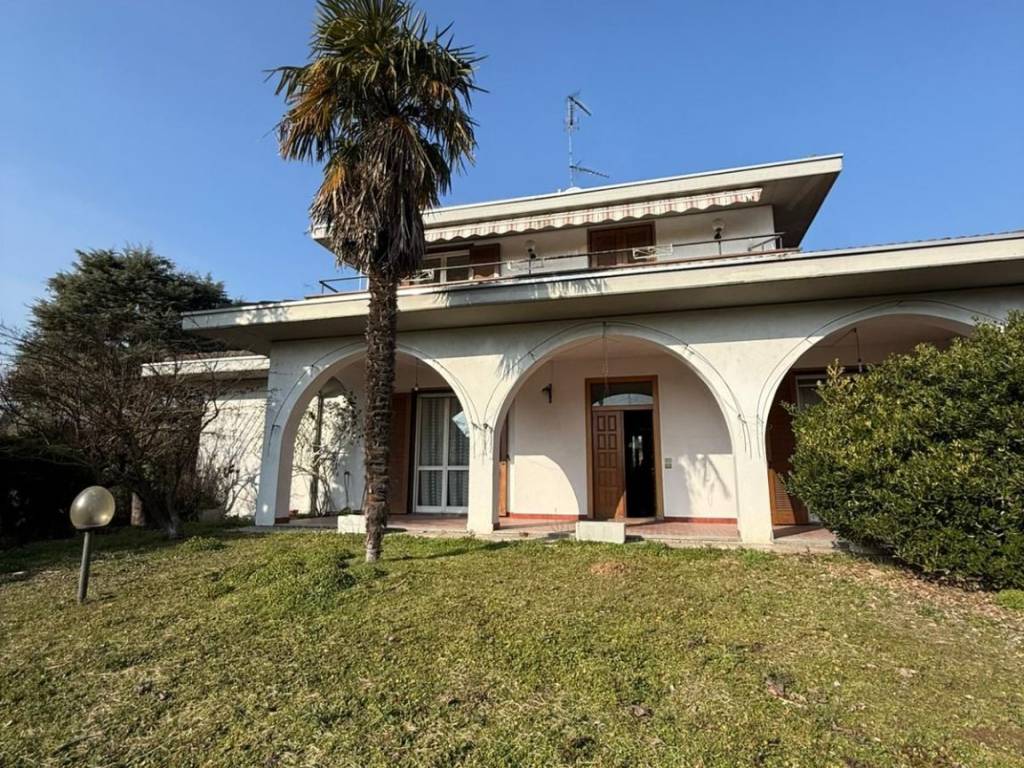 Villa a Dorno in Via Giuseppe Pelizza da Volpedo - Foto 2