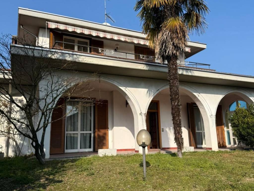 Villa a Dorno in Via Giuseppe Pelizza da Volpedo - Foto 3