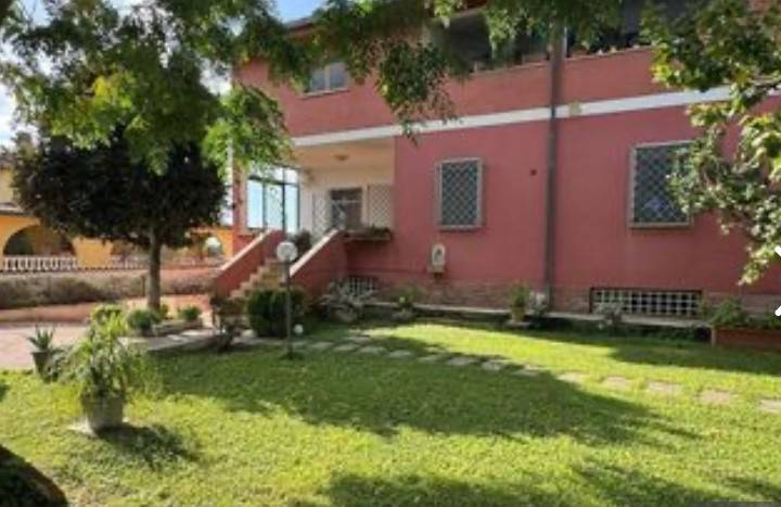 Villa a Aprilia in Via Sele - Foto 2