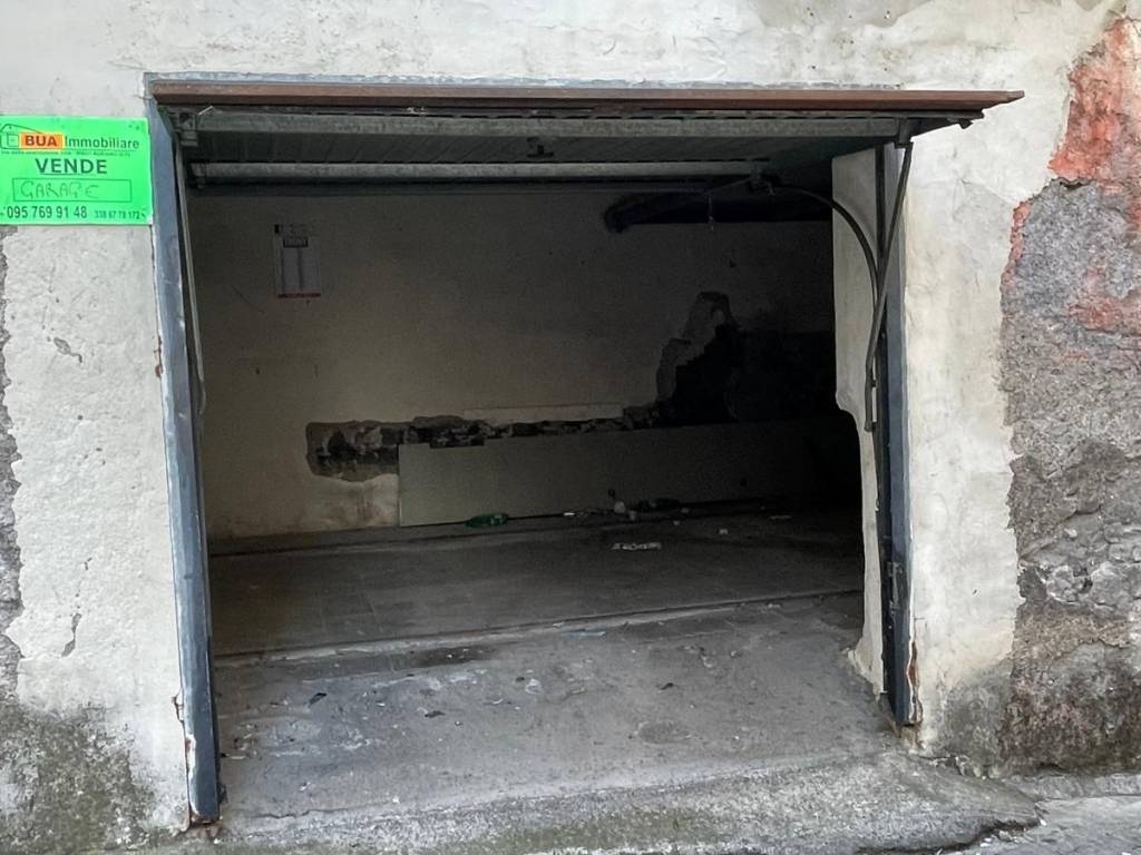 Box / garage a Adrano in Via Costa, 38 - Foto 2