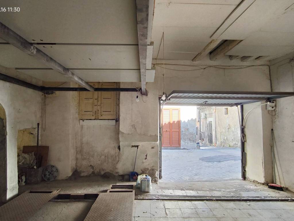 Box / garage a Adrano in Via Costa, 38 - Foto 3