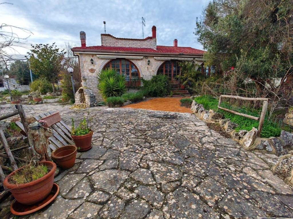 Villa a Martina franca in Strada Spezzatarallo Zona H - Foto 2