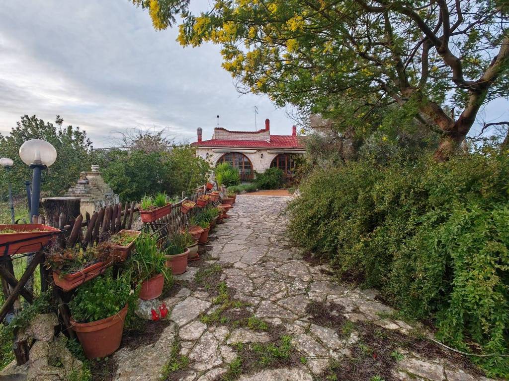 Villa a Martina franca in Strada Spezzatarallo Zona H - Foto 3