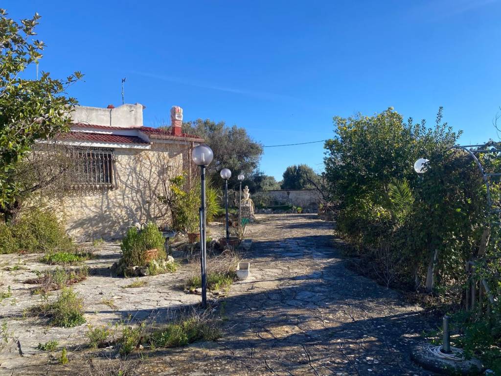 Villa a Martina franca in Strada Spezzatarallo Zona H - Foto 5