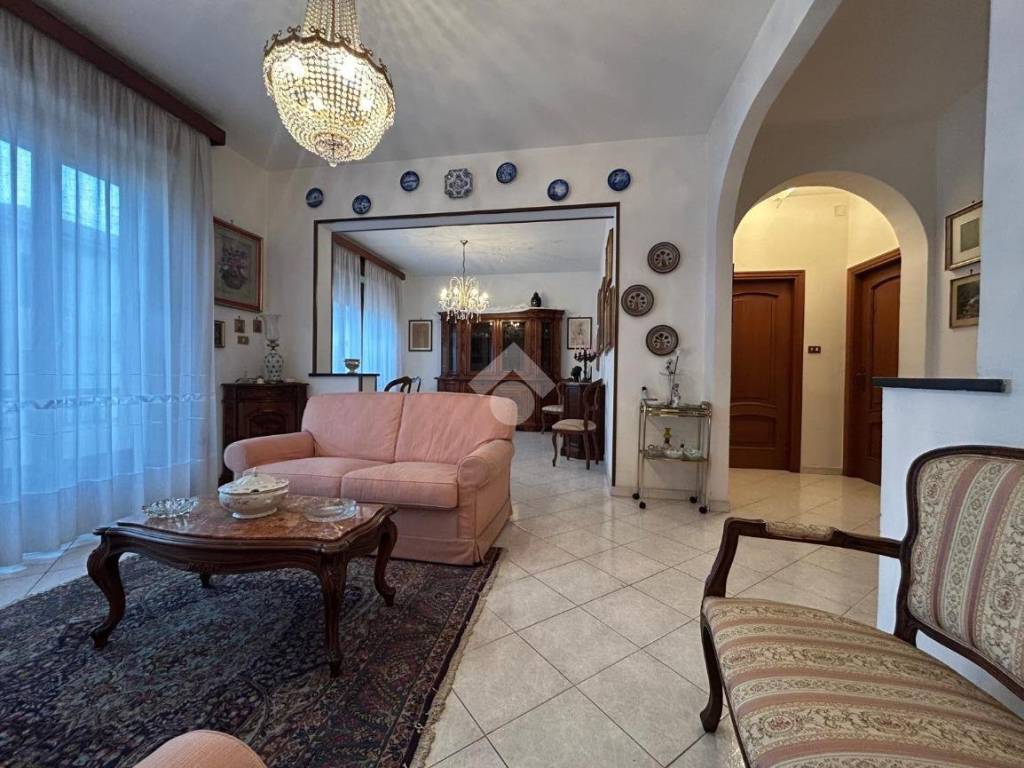 Casa indipendente a La spezia in Via Sarzana, 477 - Foto 4