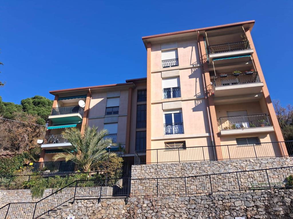 Appartamento a Finale ligure in Via della Pineta, 12 - Foto 3