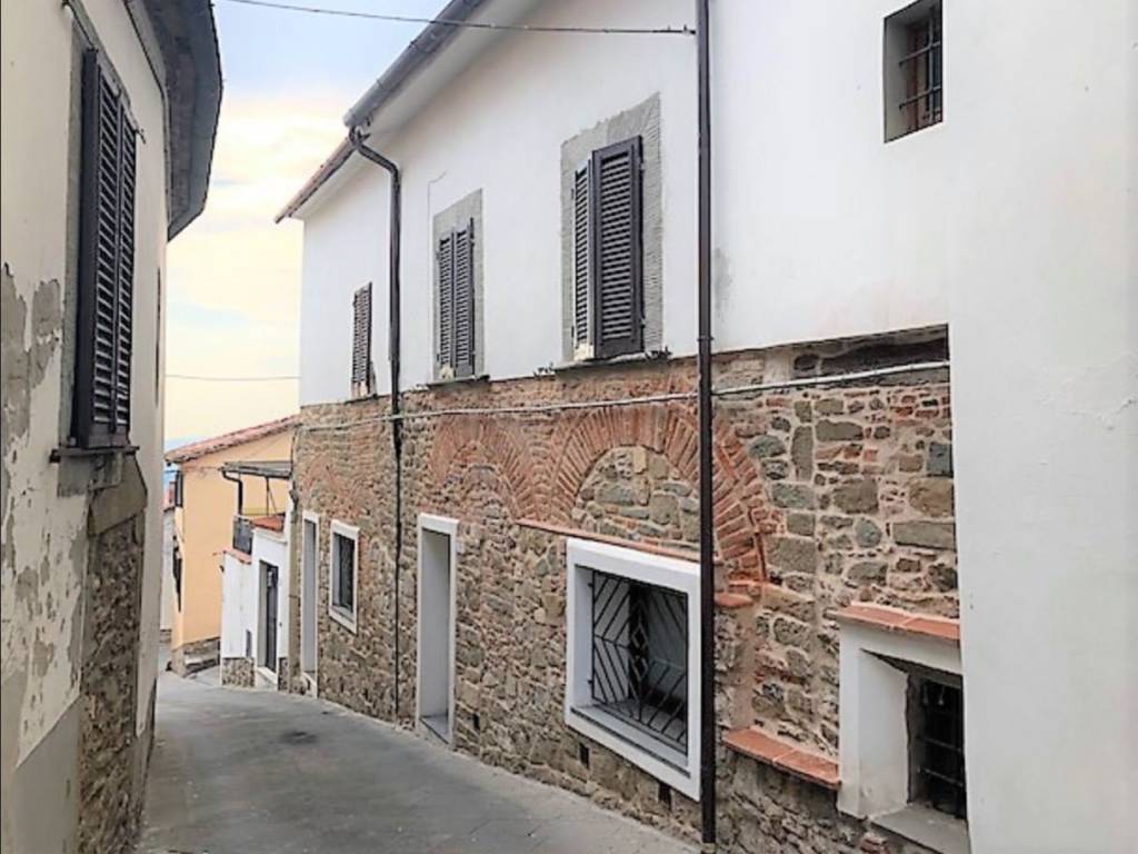 Casa indipendente a Monsummano terme in Piazza Orazio Bargellini - Foto 2