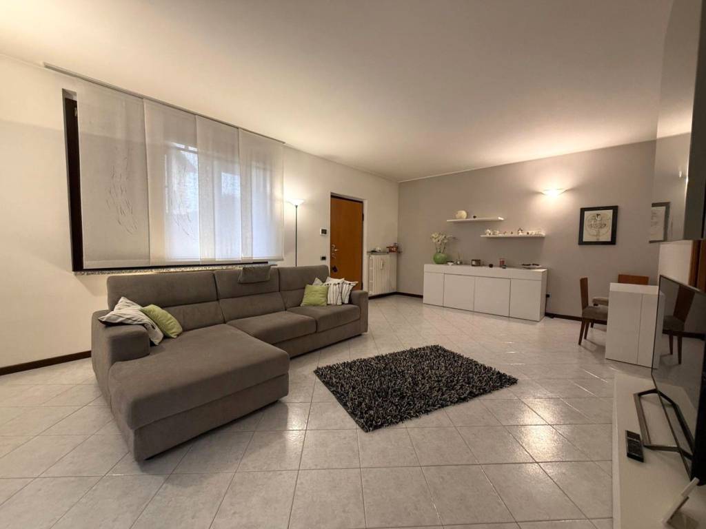 Villa a Paderno dugnano in Via Ugo La Malfa, 19 - Foto 4