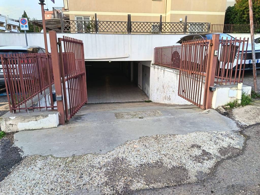 Box / garage a Civitavecchia in Via Francesco Scotti - Foto 2