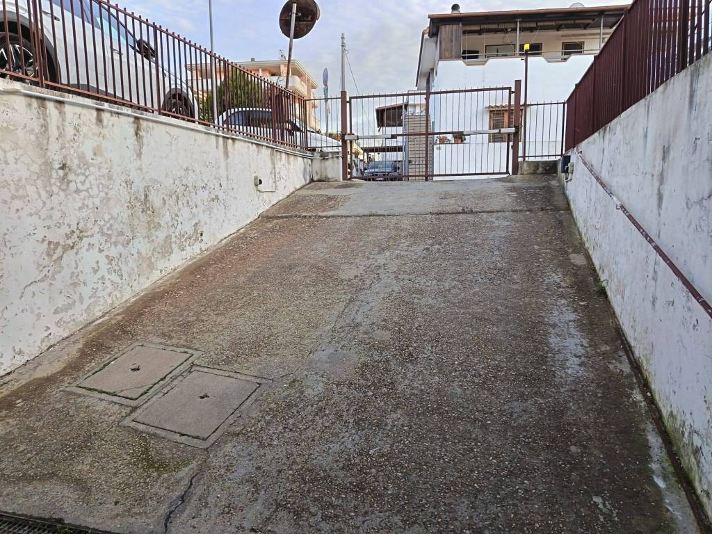 Box / garage a Civitavecchia in Via Francesco Scotti - Foto 4