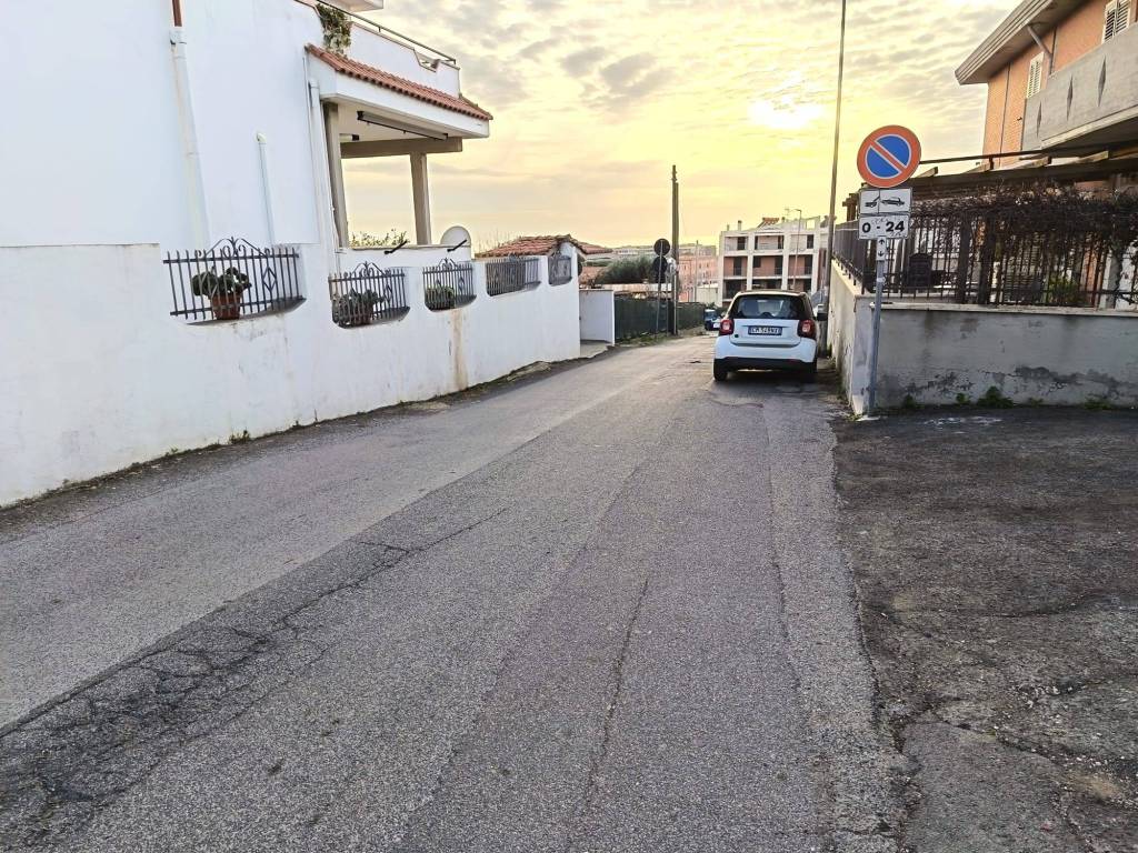 Box / garage a Civitavecchia in Via Francesco Scotti - Foto 5