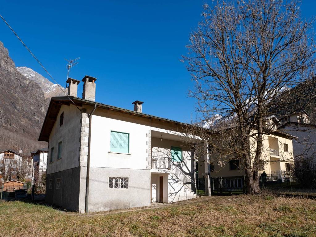 Villa a Valbondione in Via Don Vincenzo Riccardi, 10 - Foto 2