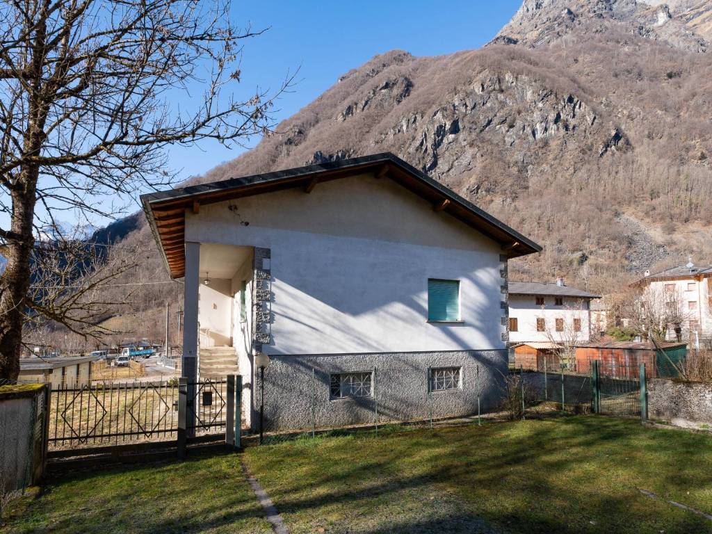 Villa a Valbondione in Via Don Vincenzo Riccardi, 10 - Foto 3