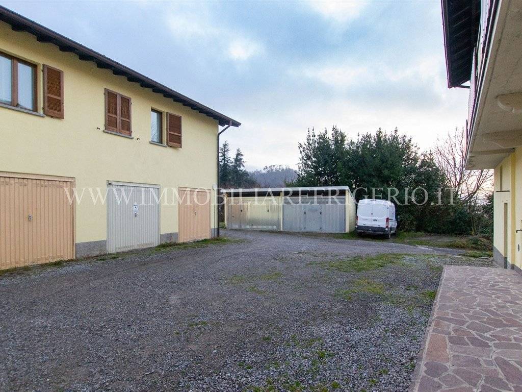 Appartamento a Caprino bergamasco in Via Celanella, 4 - Foto 2