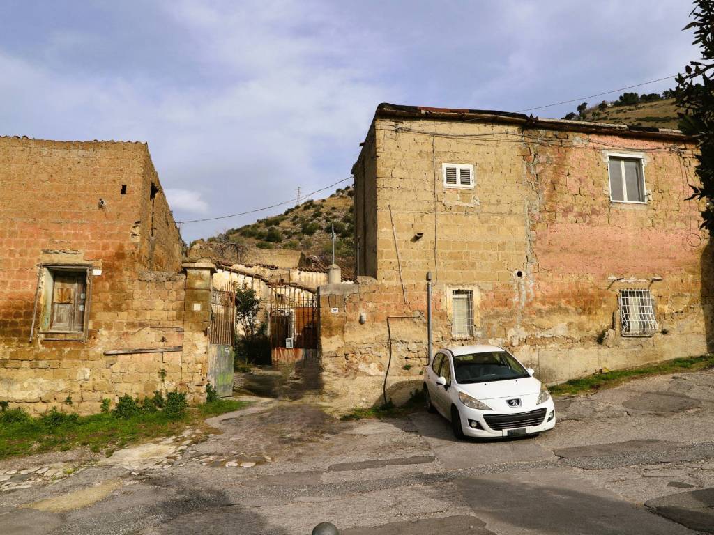 Terreno a Maddaloni in Via Belvedere, 37 - Foto 2