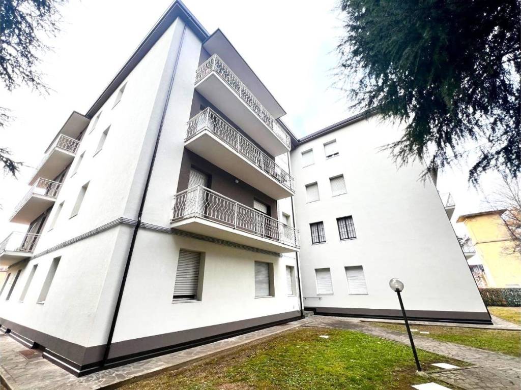 Appartamento a Castel san pietro terme in Viale Roma, 41 - Foto 3