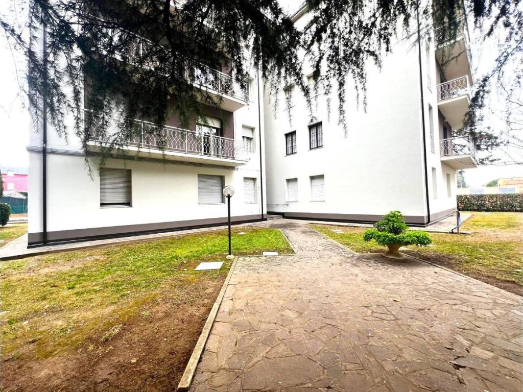 Appartamento a Castel san pietro terme in Viale Roma, 41 - Foto 4