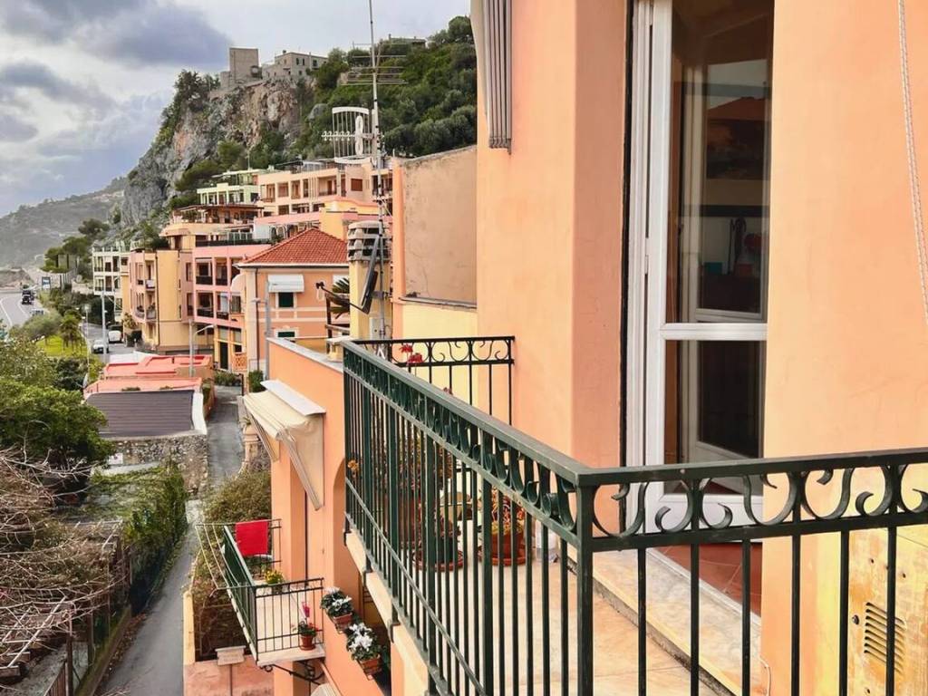 Appartamento a Finale ligure in Via Aurelia - Foto 3