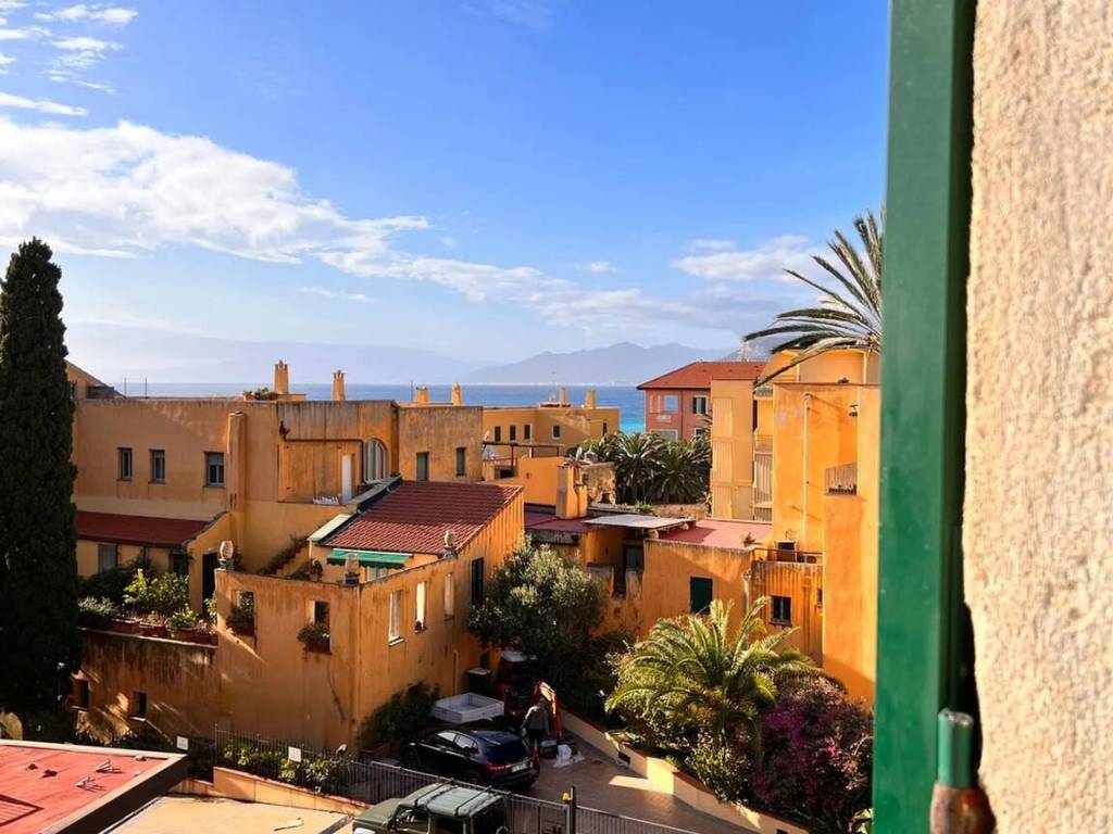 Appartamento a Finale ligure in Via Del Capo - Foto 2