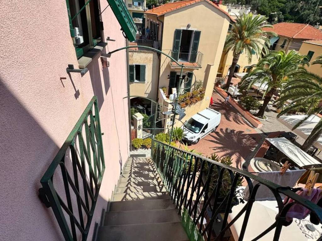 Appartamento a Finale ligure in Via Del Capo - Foto 2