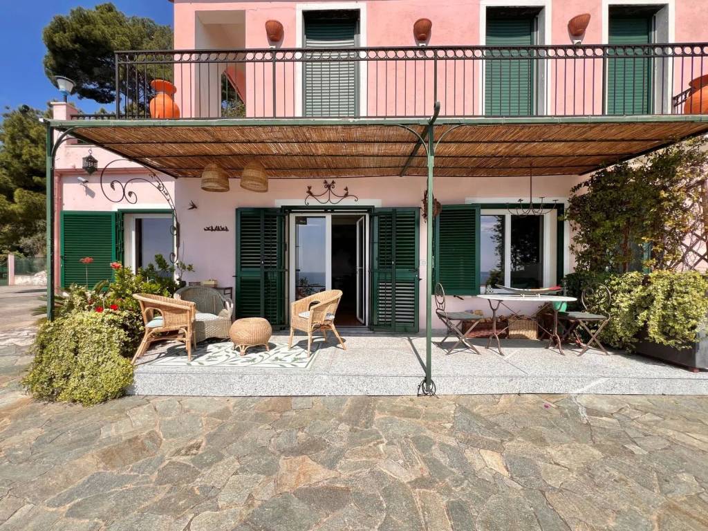 Appartamento a Finale ligure in Strada Della Selva - Foto 5