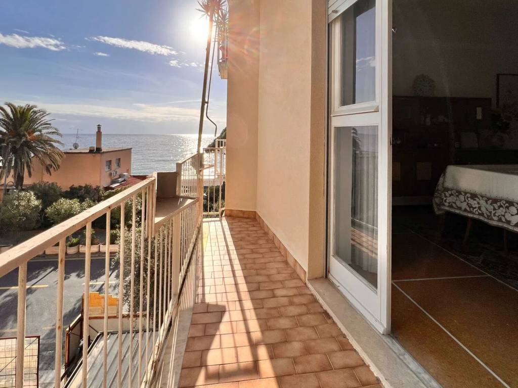 Appartamento a Finale ligure in Piazza Del Sole - Foto 2