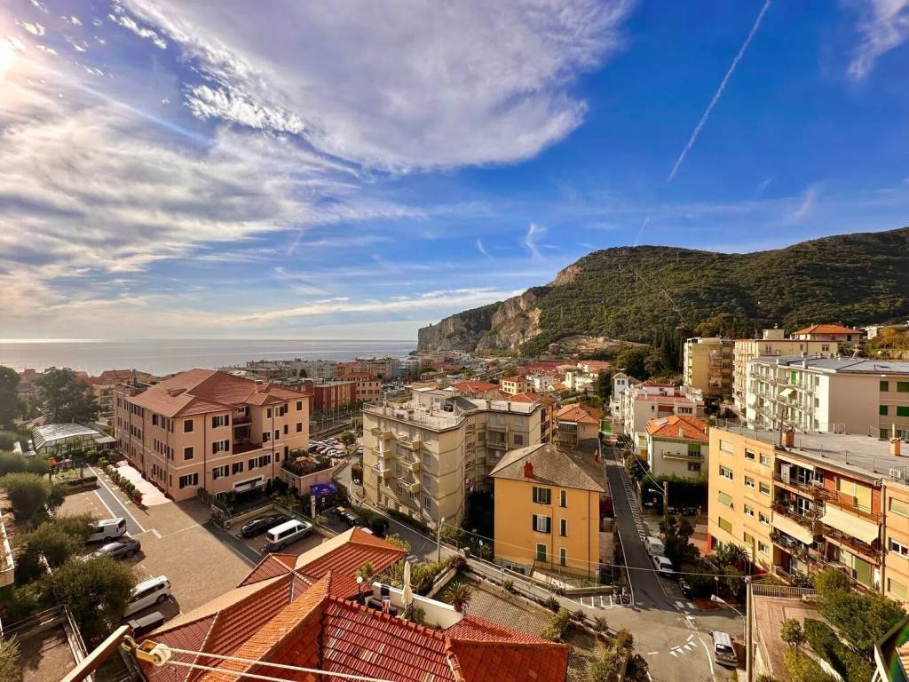 Appartamento a Finale ligure in Via Generale Enrico Caviglia - Foto 2