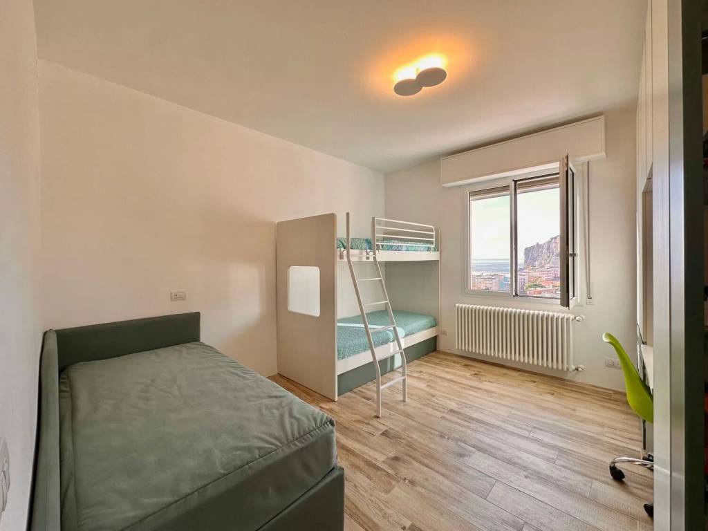 Appartamento a Finale ligure in Via Generale Enrico Caviglia - Foto 3