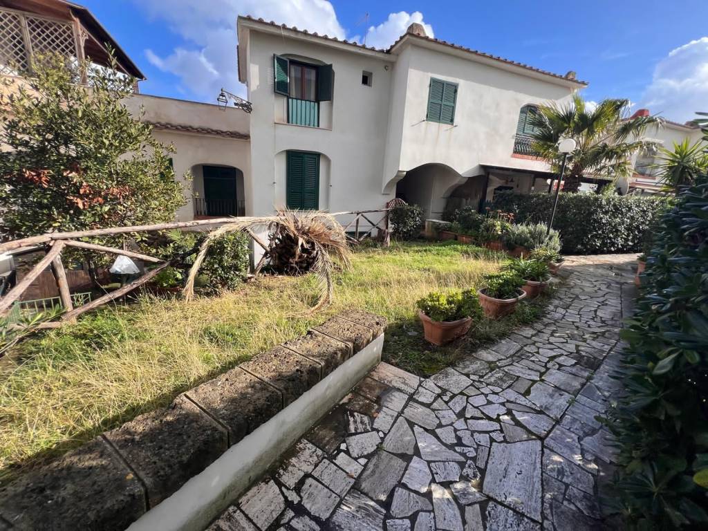 Appartamento a Pomezia in Via Polonia, 6 - Foto 3