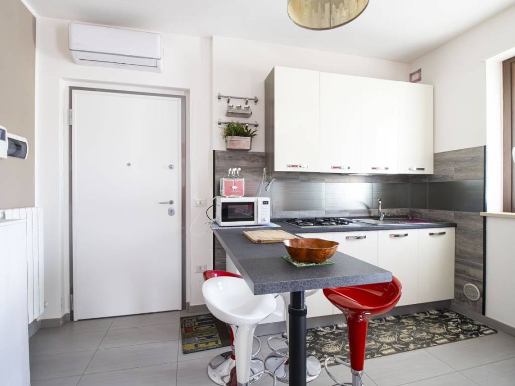 Appartamento a Alba adriatica in Viale Duca Degli Abruzzi, 26 - Foto 2