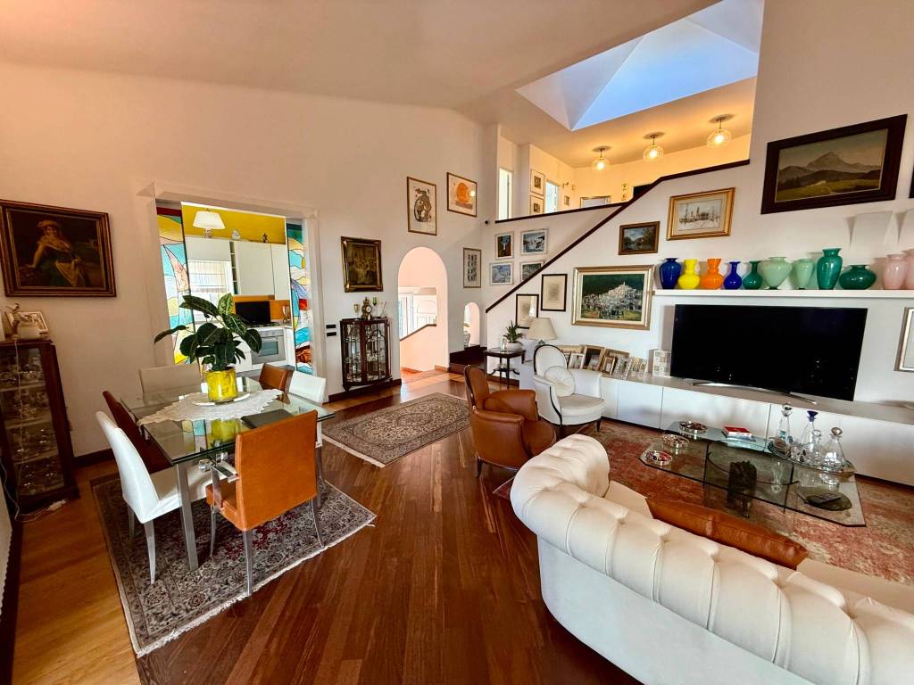 Villa a Saronno in Via Piave, 61 - Foto 4