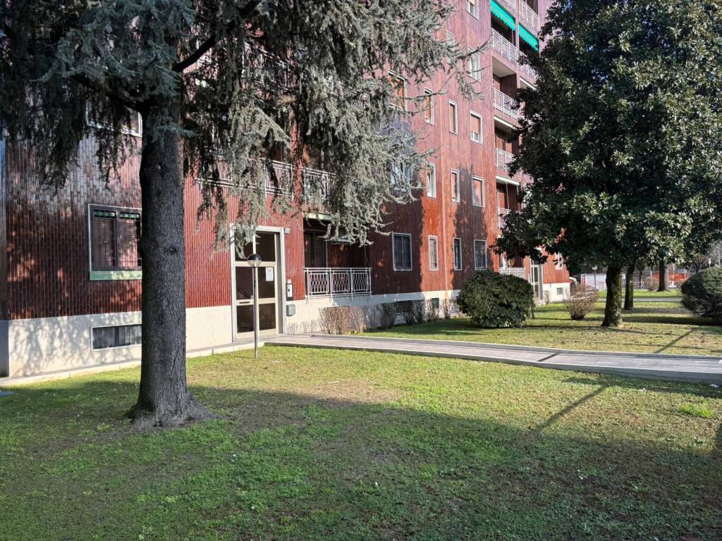 Appartamento a Rozzano in Via Antonio Gramsci - Foto 2