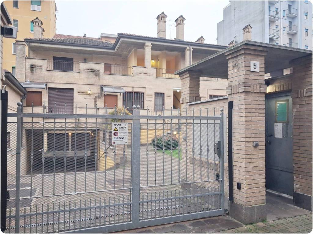 Box / garage a Baranzate in Via Redipuglia, 5 - Foto 2