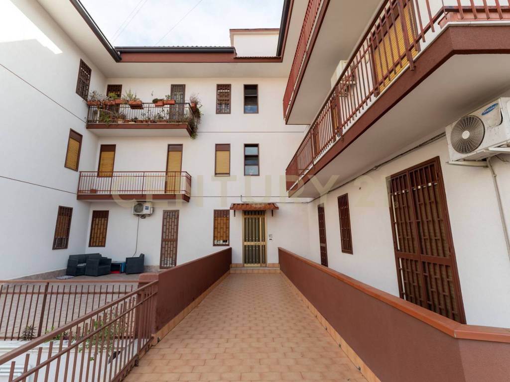 Appartamento a Gravina di catania in via salvatore quasimodo , 7 - Foto 2