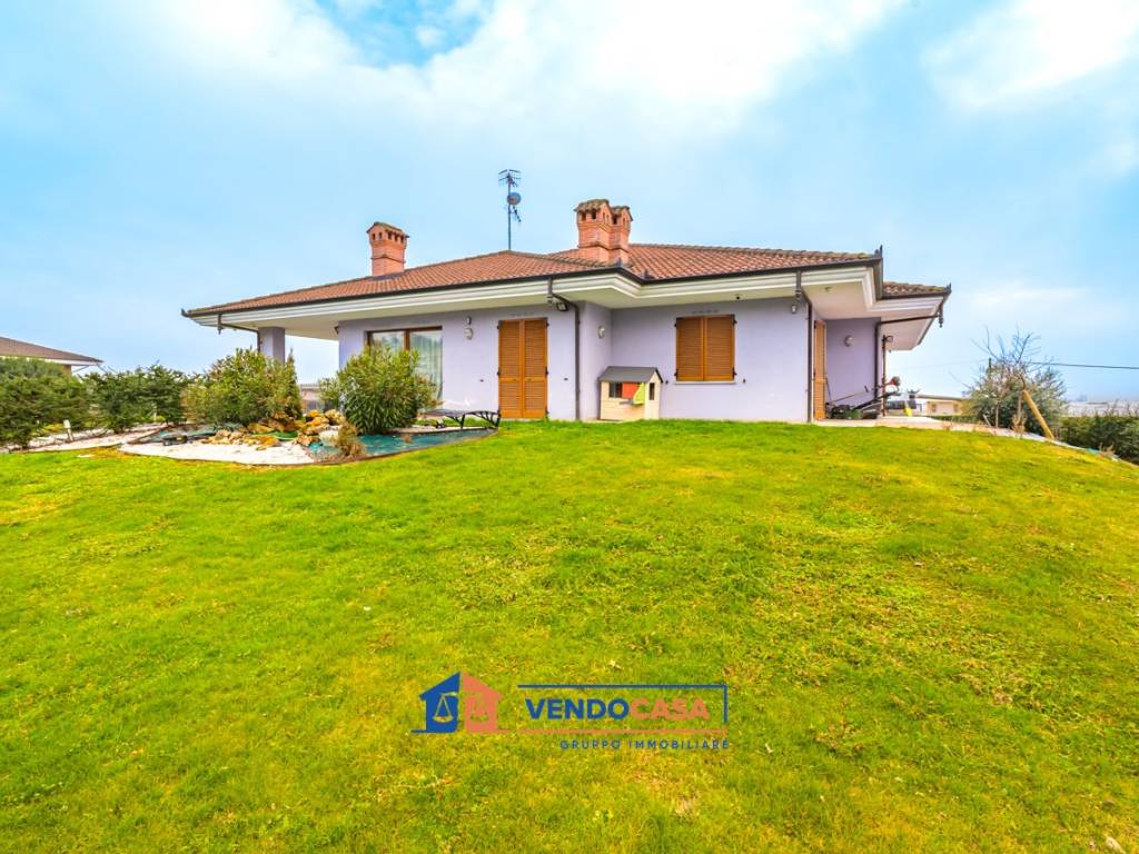 Villa a Bra in Strada Orti, 64 - Foto 2