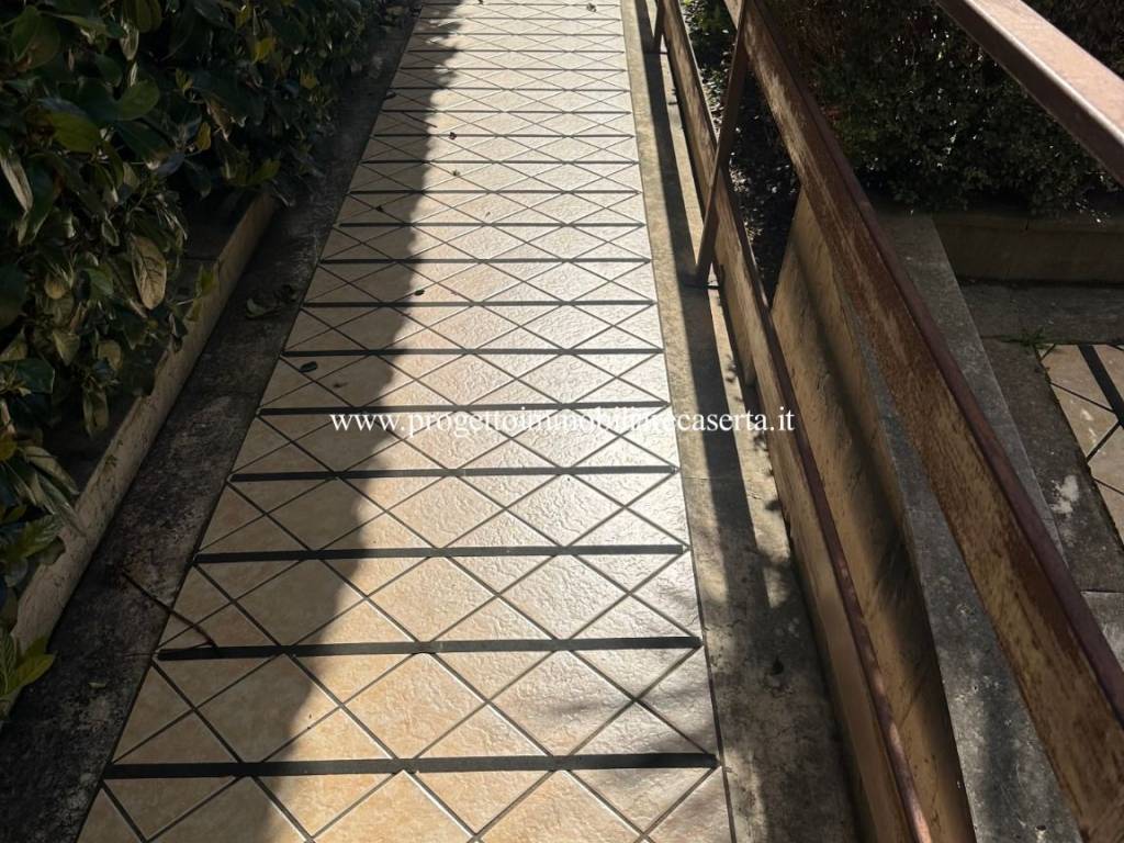 Attico / mansarda a Caserta in Vicolo Alfredo De Negri - Foto 4