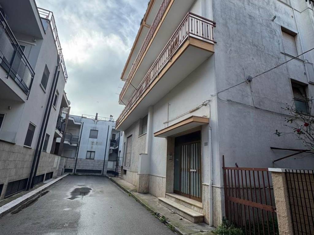 Palazzo / stabile a Cassano delle murge in Via De Amicis, 33 - Foto 2