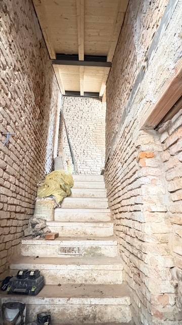 Appartamento a Mantova in VIA FERDINANDO NEGRI - Foto 2