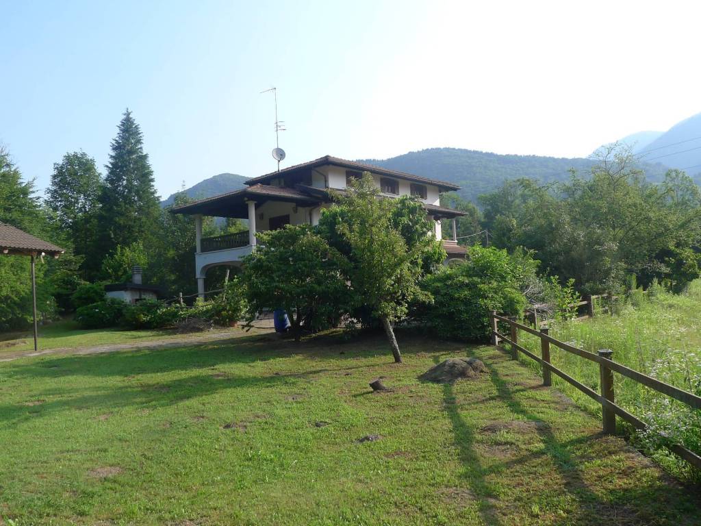 Villa a Omegna in Regione Jacher - Foto 2