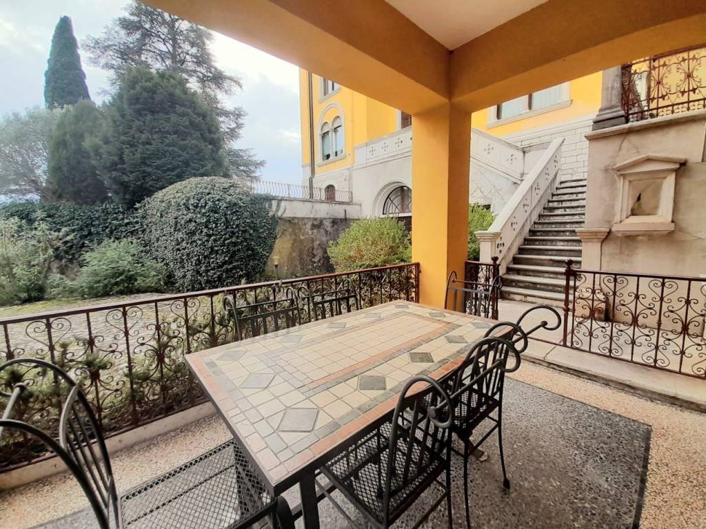 Villa a Sirmione in Via Caio Valerio Catullo, 9 - Foto 2
