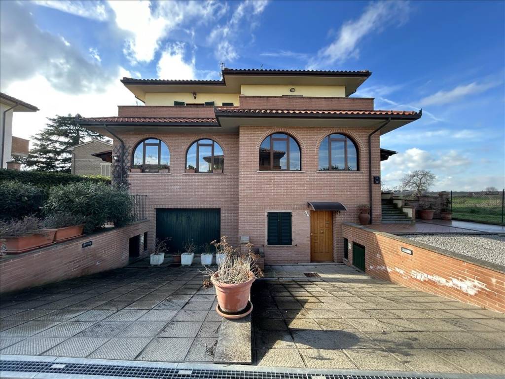 Appartamento a Castiglione del lago in Via Amedeo, 21a - Foto 4