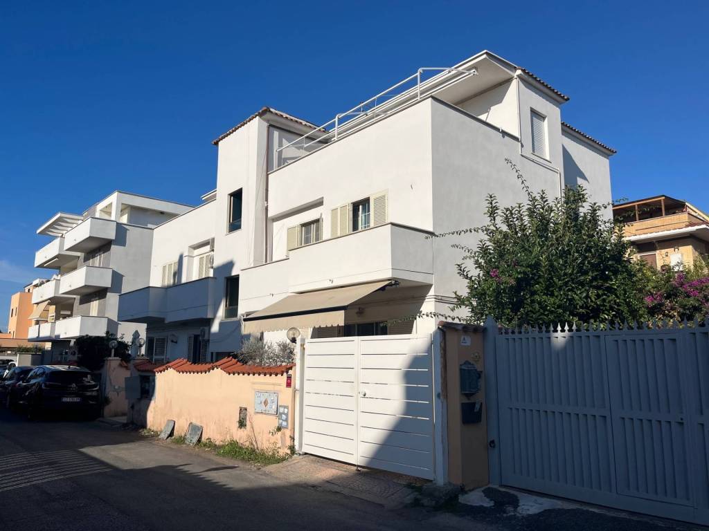 Appartamento a Fiumicino in Via Giorgio Rodocanacchi, 21 - Foto 2