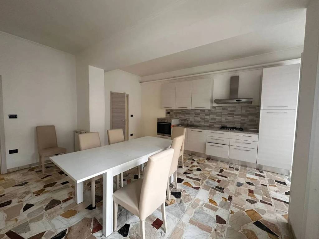 Appartamento a Avezzano in Via Vittorio Veneto - Foto 2