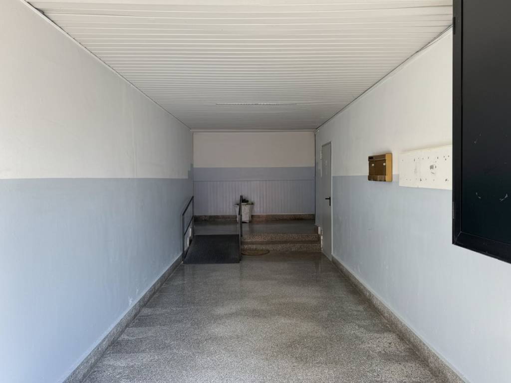 Appartamento a Mondragone in Via M. B. Greco, 30 - Foto 2