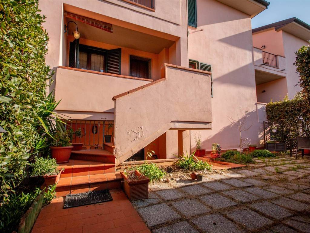 Appartamento a Cecina in Via Ippolito Nievo, 8 - Foto 2