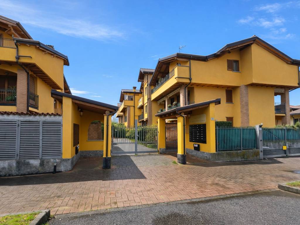 Appartamento a Trezzano rosa in Via Alcide De Gasperi, 30 - Foto 2