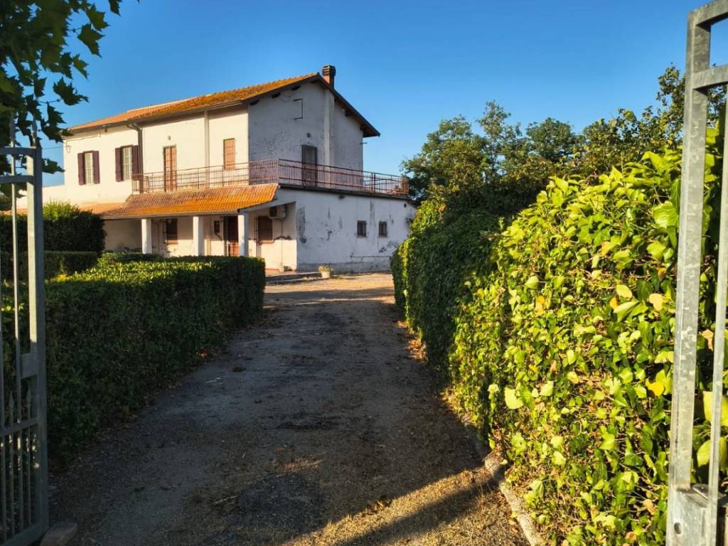 Villa a Latina in Strada Fogalone - Foto 2