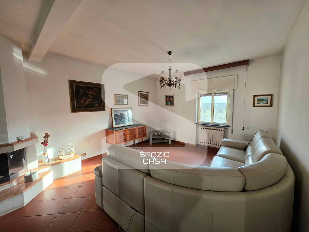 Casa indipendente a Lucca in Via del Burlamacco - Foto 2