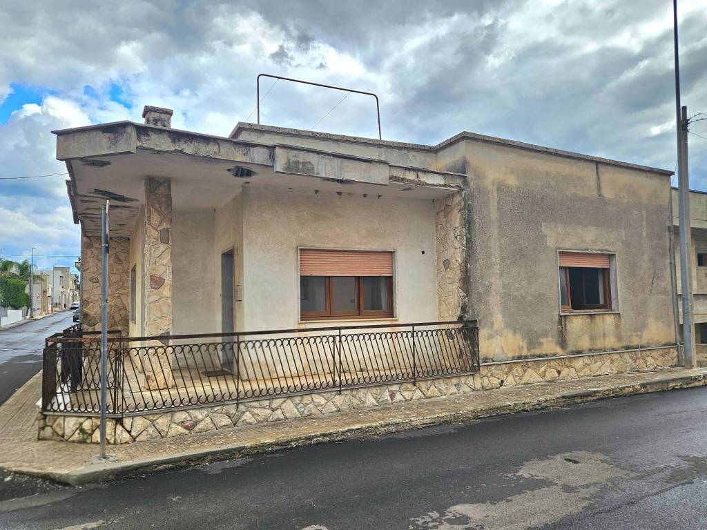 Casa indipendente a Melendugno in Via Alessandro Volta, 9 - Foto 3