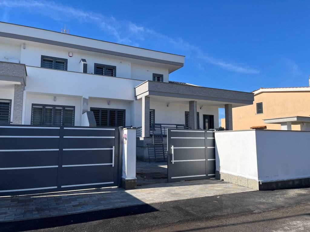 Villa a Fiumicino in Via Foscolo Montini - Foto 2